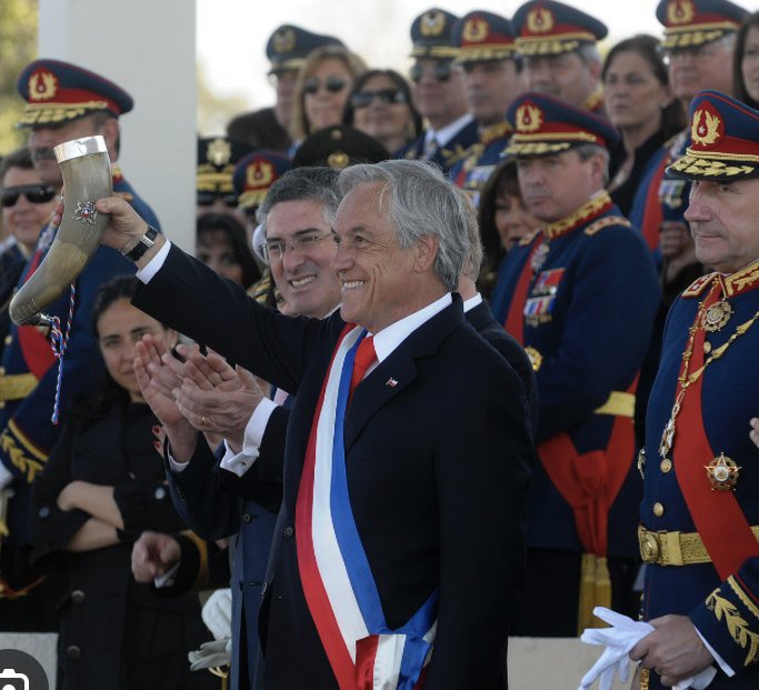 PATRIOTACHILE__'s tweet photo. Cuando los presidentes daban orgullo y no vergüenza mundial..
#Negros Gustavo Gatica Roberto Nicolini Marcela Cubillos #USACH Universidad San Sebastián Las Condes #ANFP #Chong #Loncon #Cardoen https://t.co/L7vAQkkbd7