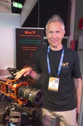 8K_Association's tweet image. Achtel unveils 9x7 Digital Cinema Camera 🎥
Cinematographer and inventor Pawel Achtel, said: “It uses a very specialised sensor with global shutter...”

Read more: buff.ly/4gC01FR 

#18KResolution #CinematicInnovation #VirtualProductionTech #8ka