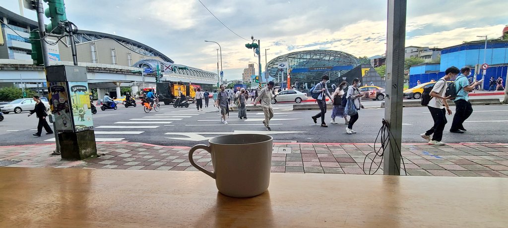 BowenNEMESIS's tweet photo. Time for coffee before first plenary talk of the day on bulk ferroelectrics. #UFFCJS2024 https://t.co/jaq7qWgSSA