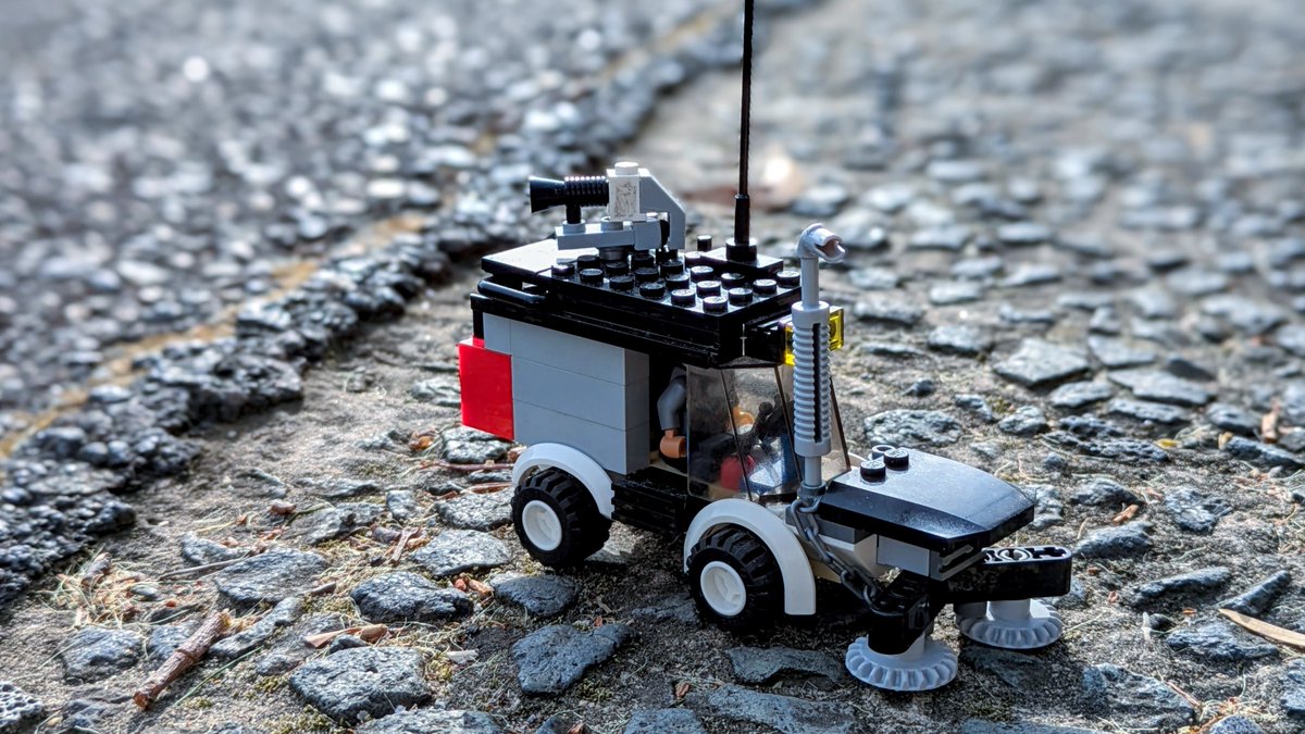samueljhalpin's tweet image. Exciting and spectral things are underfoot....Announcement Soon...
But until then, be suitably teased by this BRILLIANT depiction of something from the new project built by my talented nephew, Finn.....
----⬡-⬡----