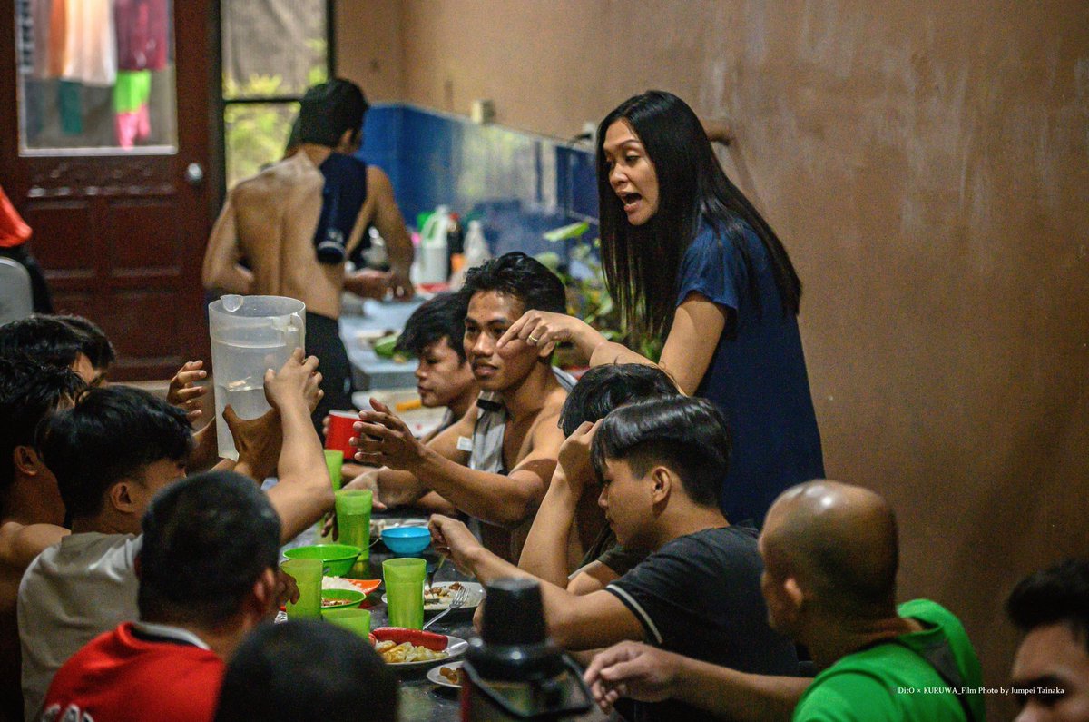 ditofilm's tweet image. #DitO 𝑆𝑐𝑒𝑛𝑒𝑟𝑦．．．🌞
𝟽.𝟸𝟼 𝙵𝚛𝚒. 𝚁𝙾𝙰𝙳𝚂𝙷𝙾𝚆

幼くして故郷を離れ、世界チャンピオンを目指し
日々練習に励むボクサーにとってアナリンは母親のような存在

#elordegym
 
#これは居場所の物語