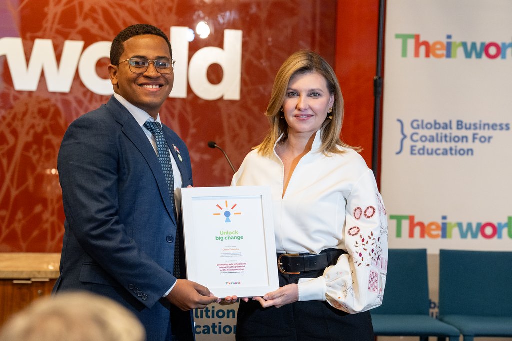 Justin W. van Fleet (@justinvanfleet) on Twitter photo Over 1 billion children are at an extremely high risk to the impacts of climate change 🌎 At the @Theirworld event during #UNGA79 we were joined by <a href="/miaamormottley/">Mia Amor Mottley</a> <a href="/GordonBrown/">Gordon Brown</a> and <a href="/SarahBrownUK/">Sarah Brown</a> to explore how education can restore normality for children disrupted by disasters. Over 1 billion children are at an extremely high risk to the impacts of climate change 🌎 At the @Theirworld event during #UNGA79 we were joined by <a href="/miaamormottley/">Mia Amor Mottley</a> <a href="/GordonBrown/">Gordon Brown</a> and <a href="/SarahBrownUK/">Sarah Brown</a> to explore how education can restore normality for children disrupted by disasters.