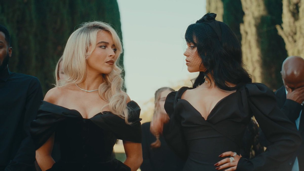 _sayyoulikeme's tweet photo. - Sabrina Carpenter &amp; Jenna Ortega in the ‘Taste’ music video. 🔪  I love these dresses, all of the styles in the music video are beautiful. 
Also one month of short n sweet! 🎀 
#sabrinacarpenter #jennaortega #tastemusicvideo #shortnsweet  @SabrinaAnnLynn https://t.co/ekFNzwAyOS