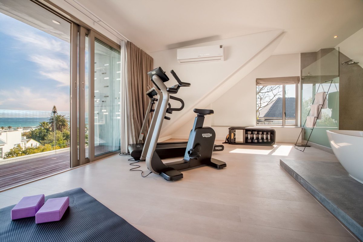elizesewell's tweet photo. The 6 bedroom Argyle Villa is available for the next few days.  https://t.co/0EPt9uIGDk #argylevilla #luxurycampsbayvilla https://t.co/Mi5f5xR3M1