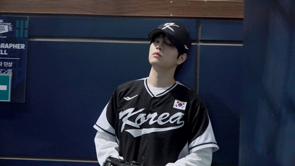 It's been a while since the last Minilog. Throwing my first pitch at Gocheok Sky Dome was such a surreal experience. Hope you enjoy watching Mini’s Minilog 4 as much as I enjoyed living it ! ⚾️

🔗 youtu.be/ZZJN-7csI-c