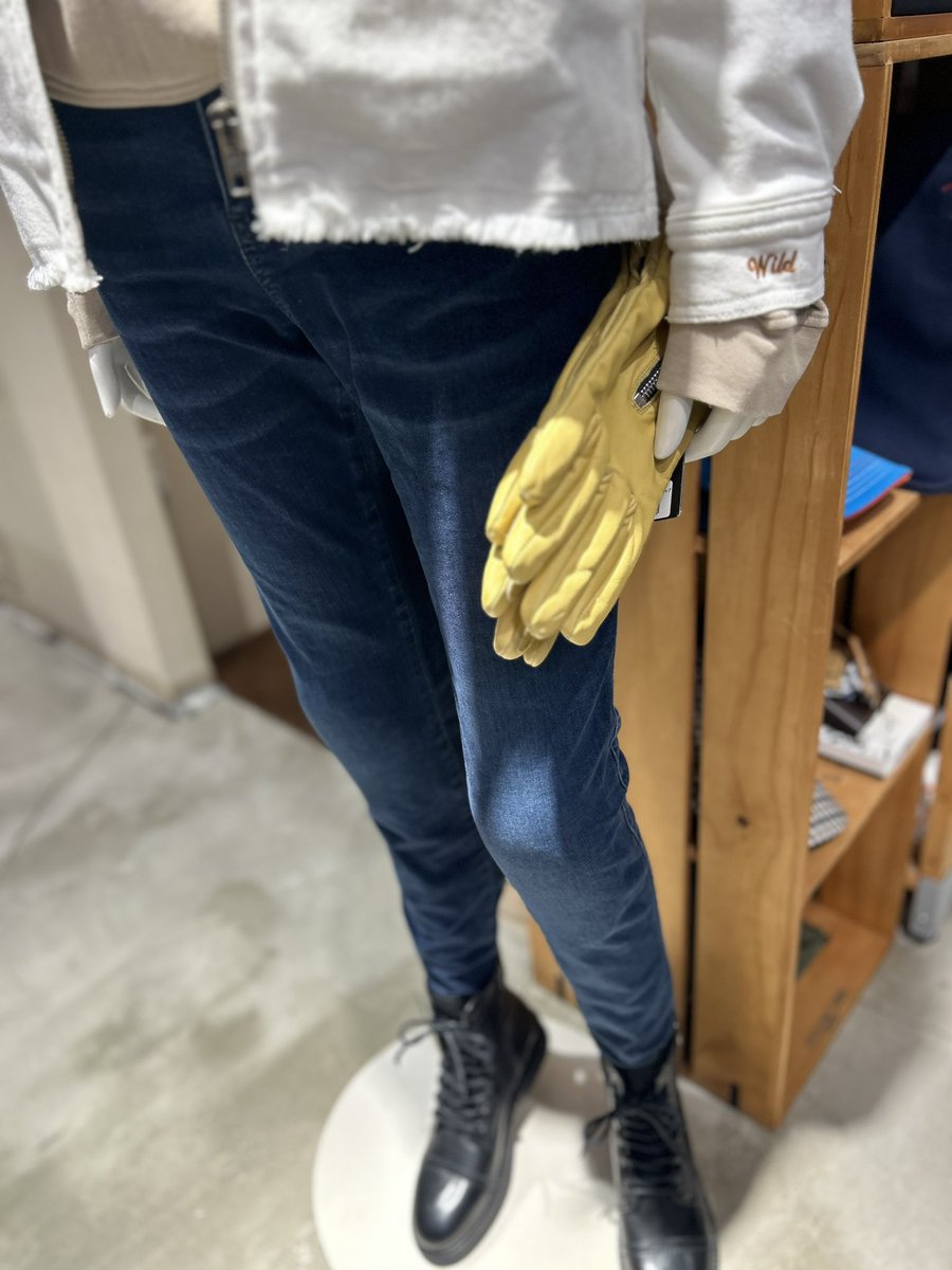 Motori_ginza's tweet photo. 秋の気配を感じるようになってきました。
コーデをより楽しめる季節ですね☺️ 🏍️×🍂

#wildust #goldtop #johndoe #女性ライダー #motorimoda #バイク好きな人と繋がりたい https://t.co/35plMzeHTZ