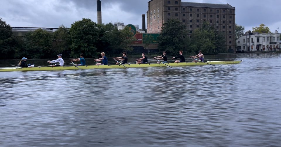 jontyw22's tweet photo. Enjoying being back on the  tideway full time again - rowing and coaching 😆🚣🏼 #allpositive 😜#rowing https://t.co/yi9Xn83aqM