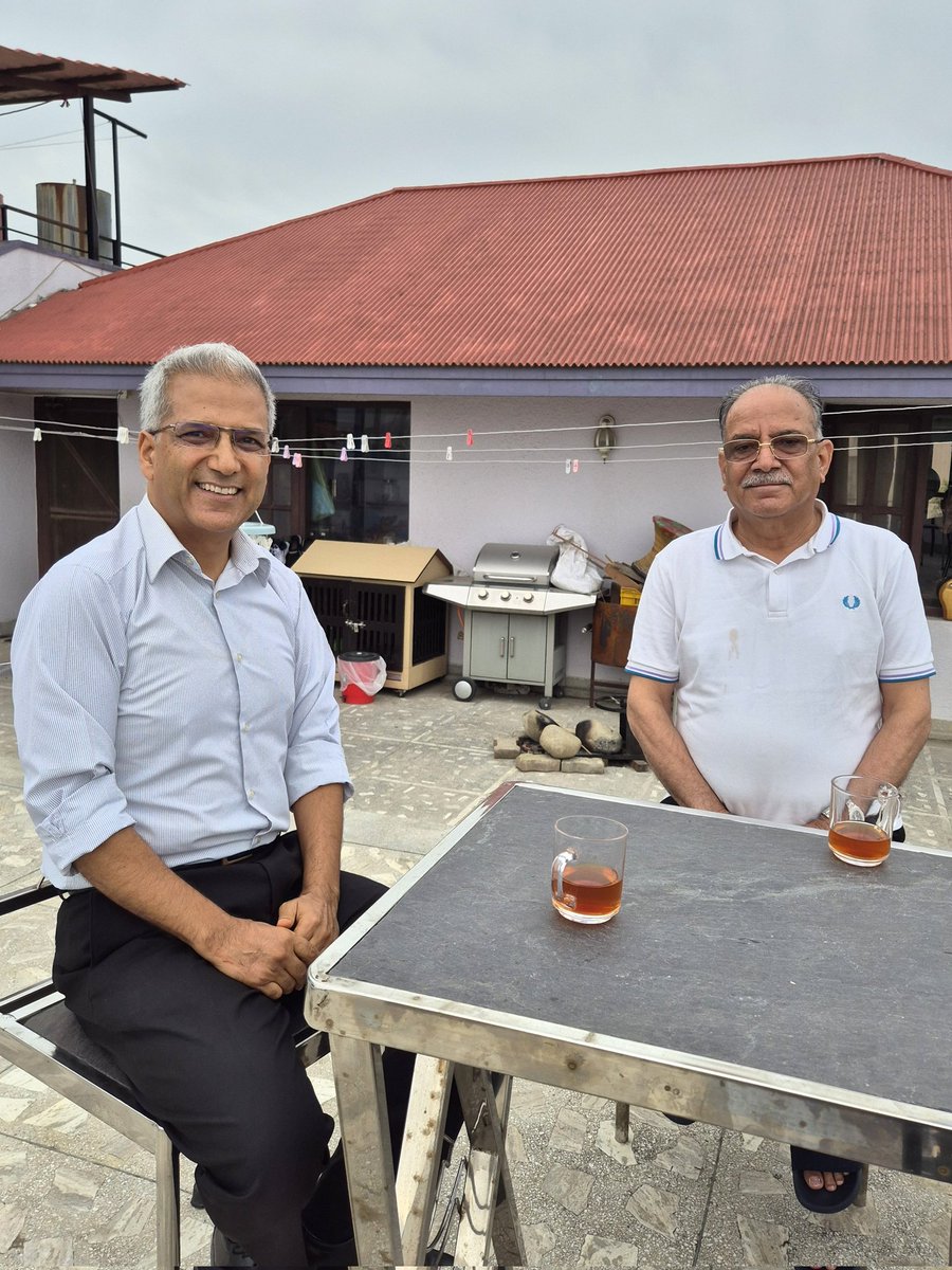 प्रचण्डसँग मनका कुरा!

हिजो कार्यक्रममा भेट भयो। आज वर्षौँपछि प्रचण्ड निवासमा भेट भयो।

"अब देश यस्तो विन्दूमा पुग्यो कि राजसंस्थालाई पुनर्स्थापित नगर्ने हो भने यो देश 'विस्फोटनको अवस्था' तिर उन्मुख हुँदैछ। र त्यतिबेला तपाईँहरूको 'अग्रगमन', नाम र सालिक केही बाँकी रहने छैन।" लामो