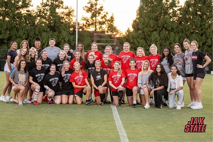 JaxStateSOC's tweet photo. 𝐎𝐧𝐞 𝐓𝐞𝐚𝐦 —> 𝐎𝐮𝐫 𝐓𝐞𝐚𝐦 ❤️🖤⚽️

Just one week ago we had former gamecocks on campus for homecoming! We loved having some of our alums with us again 

🔴⚪️⚫️ #𝘑𝘢𝘹𝘚𝘵𝘢𝘵𝘦𝘚𝘰𝘤𝘤𝘦𝘳 #𝘐𝘯𝘵𝘦𝘯𝘴𝘪𝘵𝘺 https://t.co/daQZHh12V8