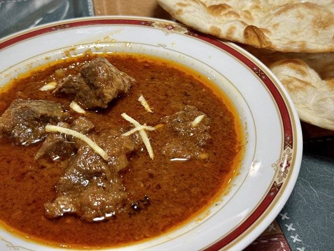 パキスタン屋でコルマカレー食べてる
んめえ
肉ゴロゴロ 