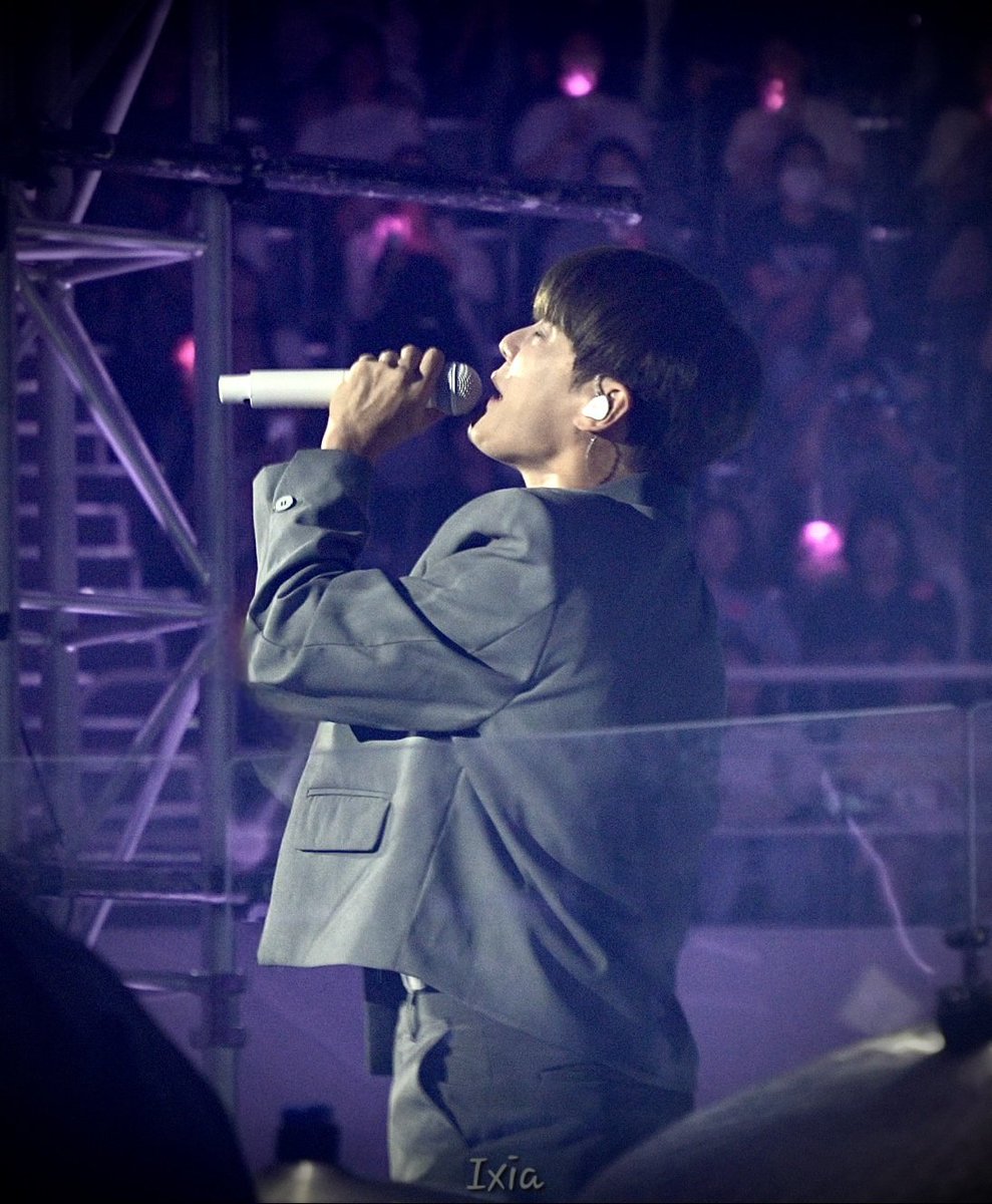 영상이 넘 흔들려 
사진으로나마 건져봄...
옆면이지만 ㅠㅠ 예쁘다 ㅠㅠ