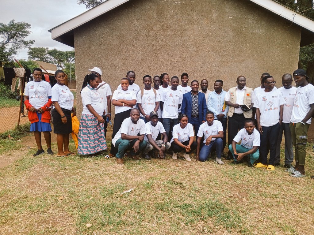 GoUseTech2's tweet image. We were honored to host donors from #BishopStuartUniversity, #MuniUniversity, &amp;amp; #MasterCardFoundation. Their visit inspired our students and strengthened our mission of empowering youth through education. Grateful for their support! #YouthEmpowerment #EducationForAll @followers