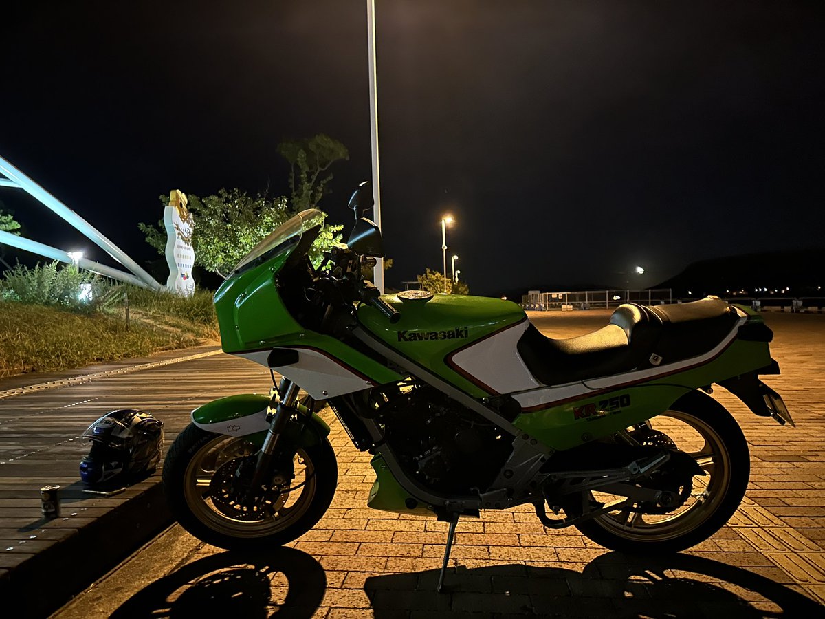 kkryu320's tweet image. @Ramen_tabetai__ さんと！
昨晩はありがとうございました！！！

2スト最高です笑笑
ひっさびさに2ストの音聞けて耳が幸せでした😌

#2スト
#kr250 
#CBR400rr #nc29