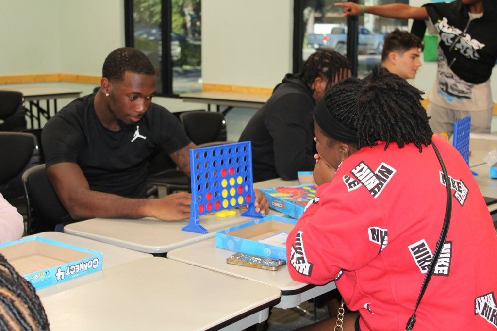 I had a great time at The Library Partnership Resource Center's After school Program they do a great job teaching underserved children about resilience! I learned so much talking and playing with the kids . Click the link below. @fl_victorious #https://shorturl.at/aV3C4
