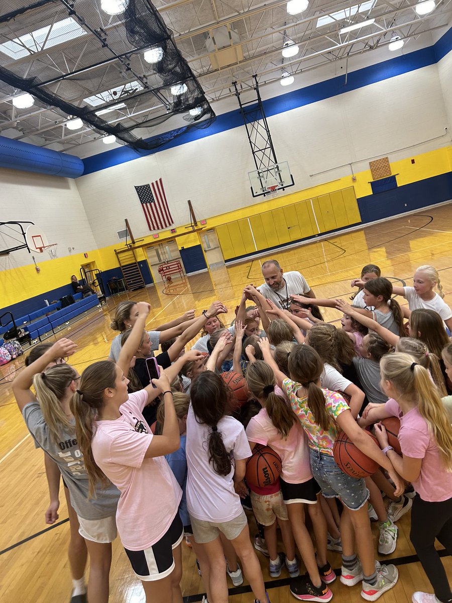 WilmingtonGBB's tweet photo. Day 1 of 4 of a mini elementary basketball camp for upcoming future Wilmington ballers! Energy, enthusiasm, work ethic was off the charts today!  Girls having a blast w/ a little sweating involved! So proud to be a Greyhound!🏀 https://t.co/9sN42ccHzs