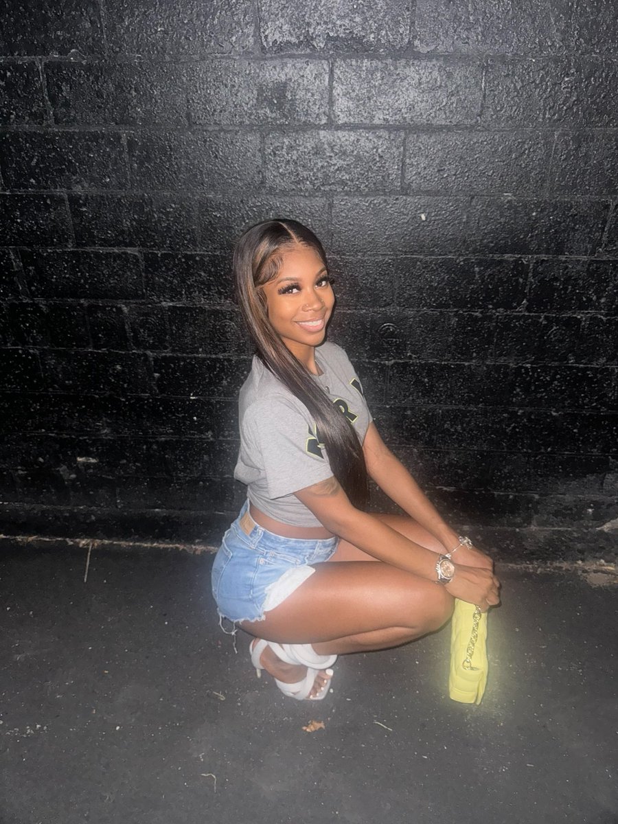 herprettyasss_'s tweet photo. too pretty to give af 🥰 https://t.co/UisvqhtW0Q