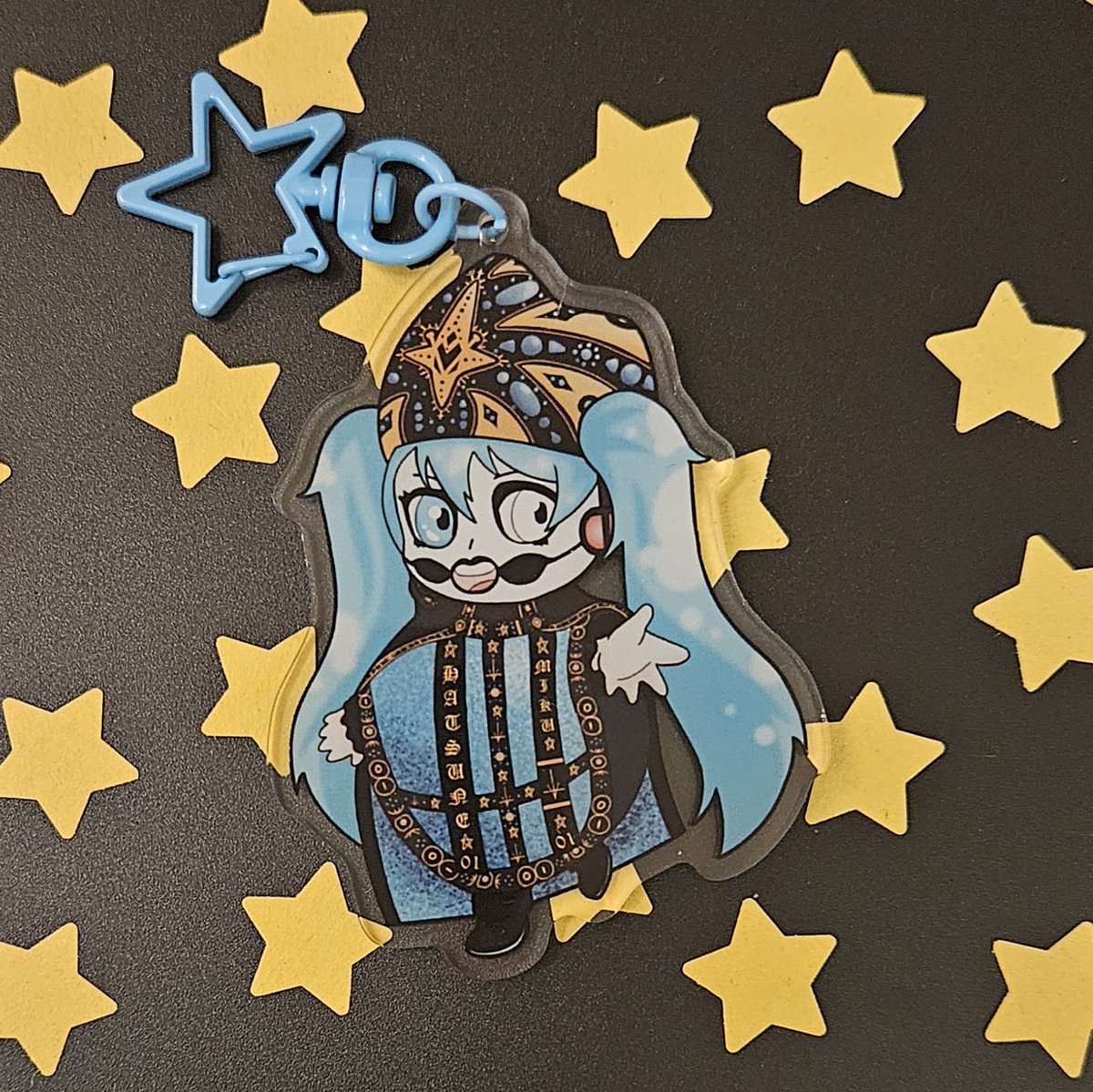 ChezPhoenix's tweet photo. Day 2: Papa (Mamma?) Hatsune Miku acrylic charm https://t.co/t2goUMEQvN