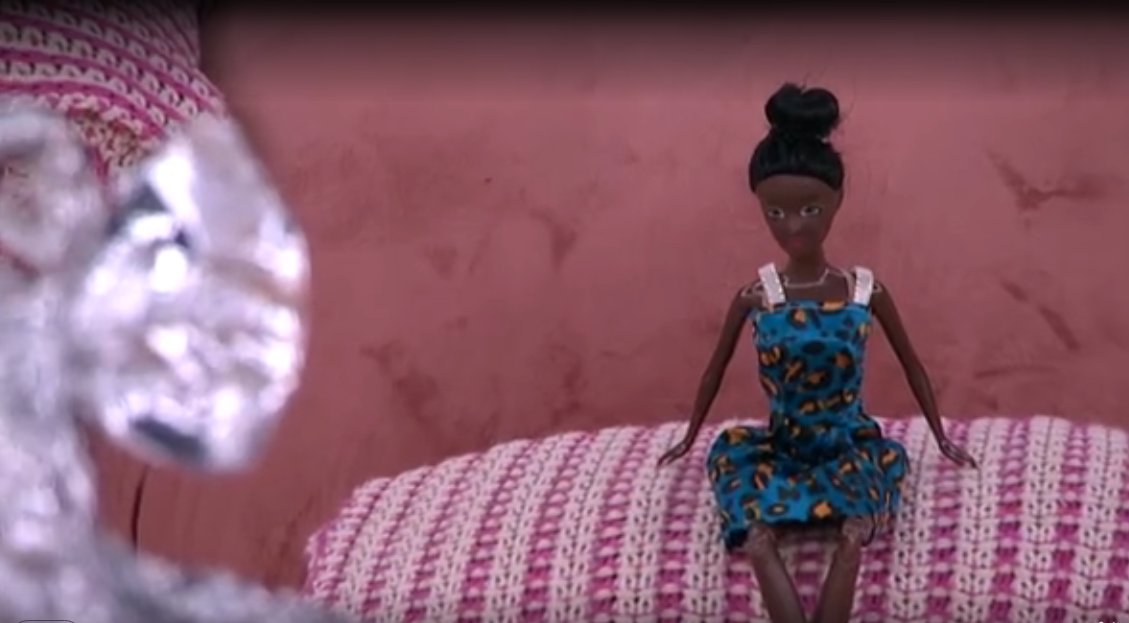 BBLiveUpdaters's tweet photo. #BB26 Leah has brought her nail party to Brielle in the bedroom. https://t.co/OE8uVoMoUS