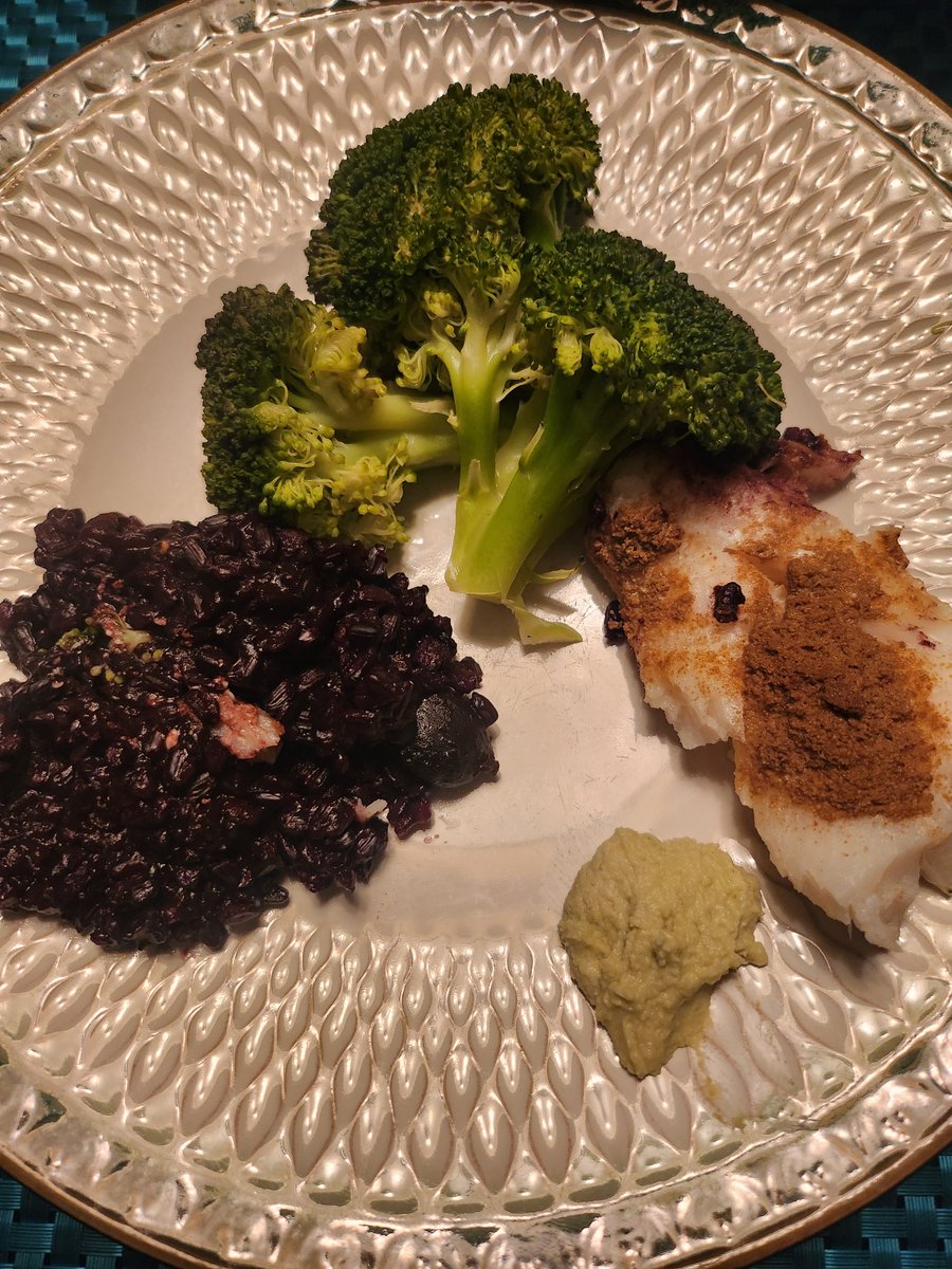 pprubuck's tweet image. Black rice garlic broccoli and sole. Small dallop cauliflower spread
