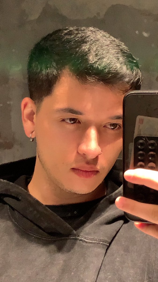 kennethulloa12_'s tweet photo. The face🤭//// The Ass🍑 https://t.co/eEsBALcmhC