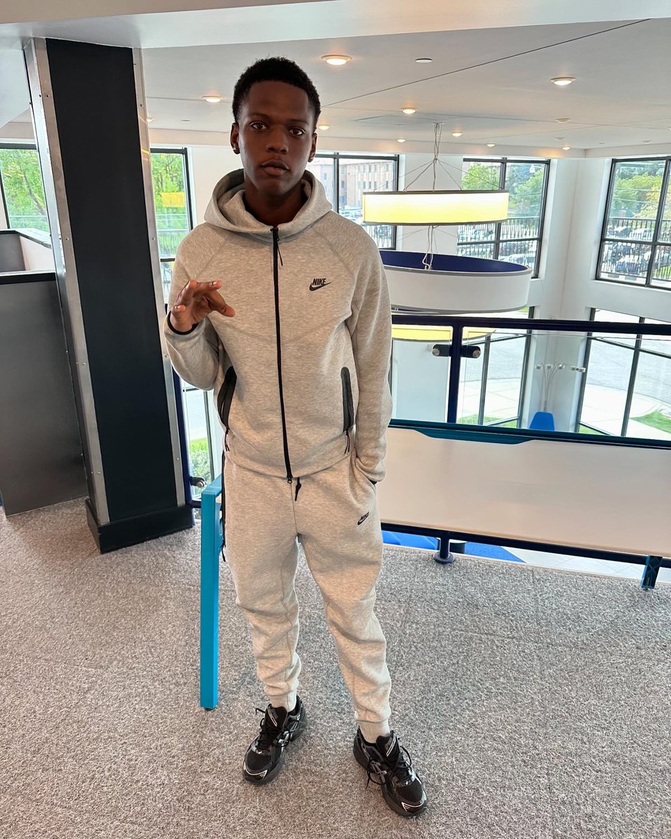bagboyj7's tweet photo. Told me I need therapy, I don’t be giving a fuck. I can only judge a nigga, how they act when they up💐🦈 #FTFGlobal🌐 https://t.co/tRAFxzZI0j
