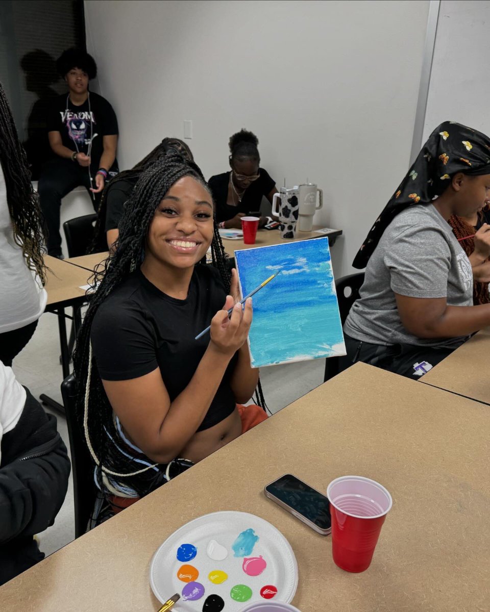 bsutsu's tweet image. 🌟 Huge thank you to everyone who joined us for our BSU Paint and Sip! 🎨🍷 Your creativity made the night amazing. We can’t wait to see you at our next event! 🥂✨ #BSU #PaintAndSip