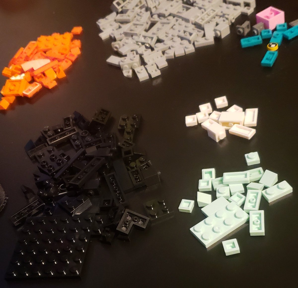 NipsBox64's tweet photo. bootleg lego time https://t.co/lSHZw0x4hs