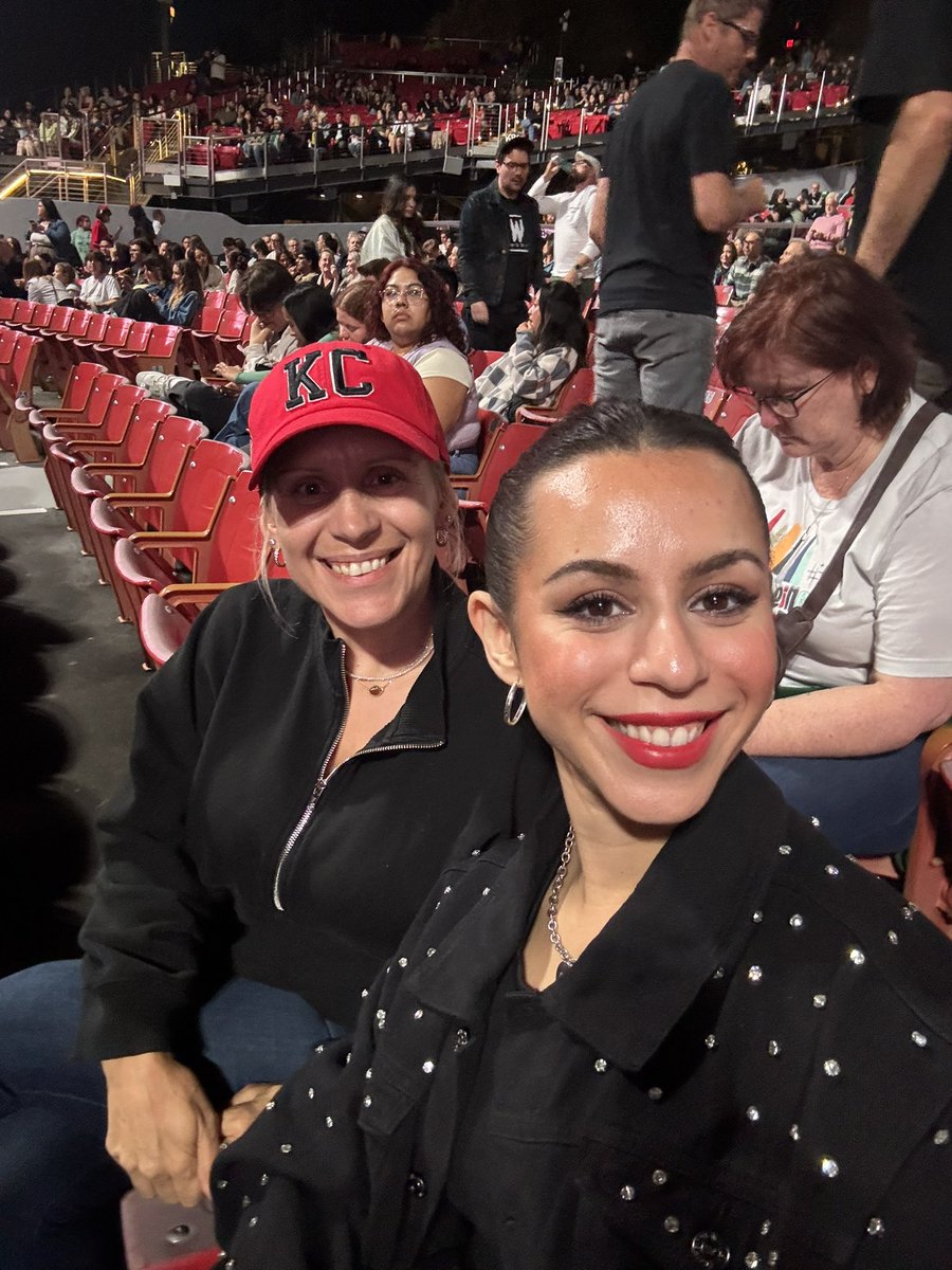 jean2zoey's tweet image. Last Night, watched the KC game while enjoying the @bleachersmusic #greektheatre #kansascitychiefs #ChiefsWin