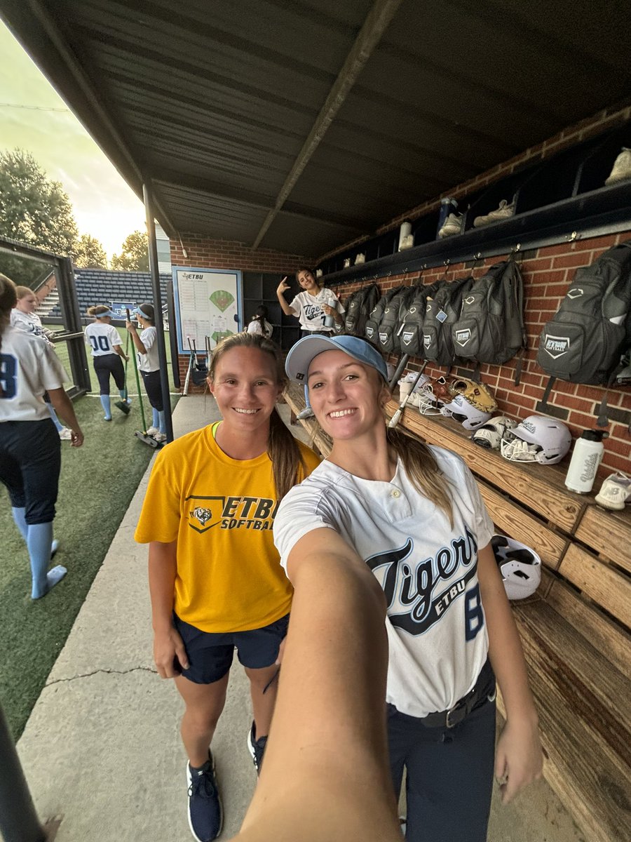 MarandaShain's tweet photo. First day 📸 with some of the new people in my life. What a blessing they already are. 🥹🫶 #TheyAreValor🩵 #GoTigers🐯 https://t.co/lytxTKHDb0
