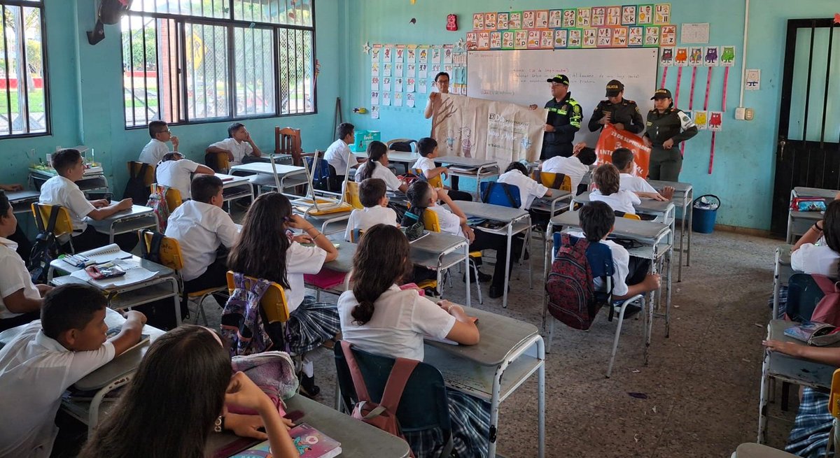 PoliciaCasanare's tweet photo. Policía de infancia y adolescencia, realizó Actividad de Impacto Día Internacional Contra la Explotación Sexual y el tráfico de Mujeres Niños y Niñas Orocue-Casanare en la institución educativa la Inmaculada
#ProteccionPonal
#TodosNosProtegemos https://t.co/9Jo9ly9vmz