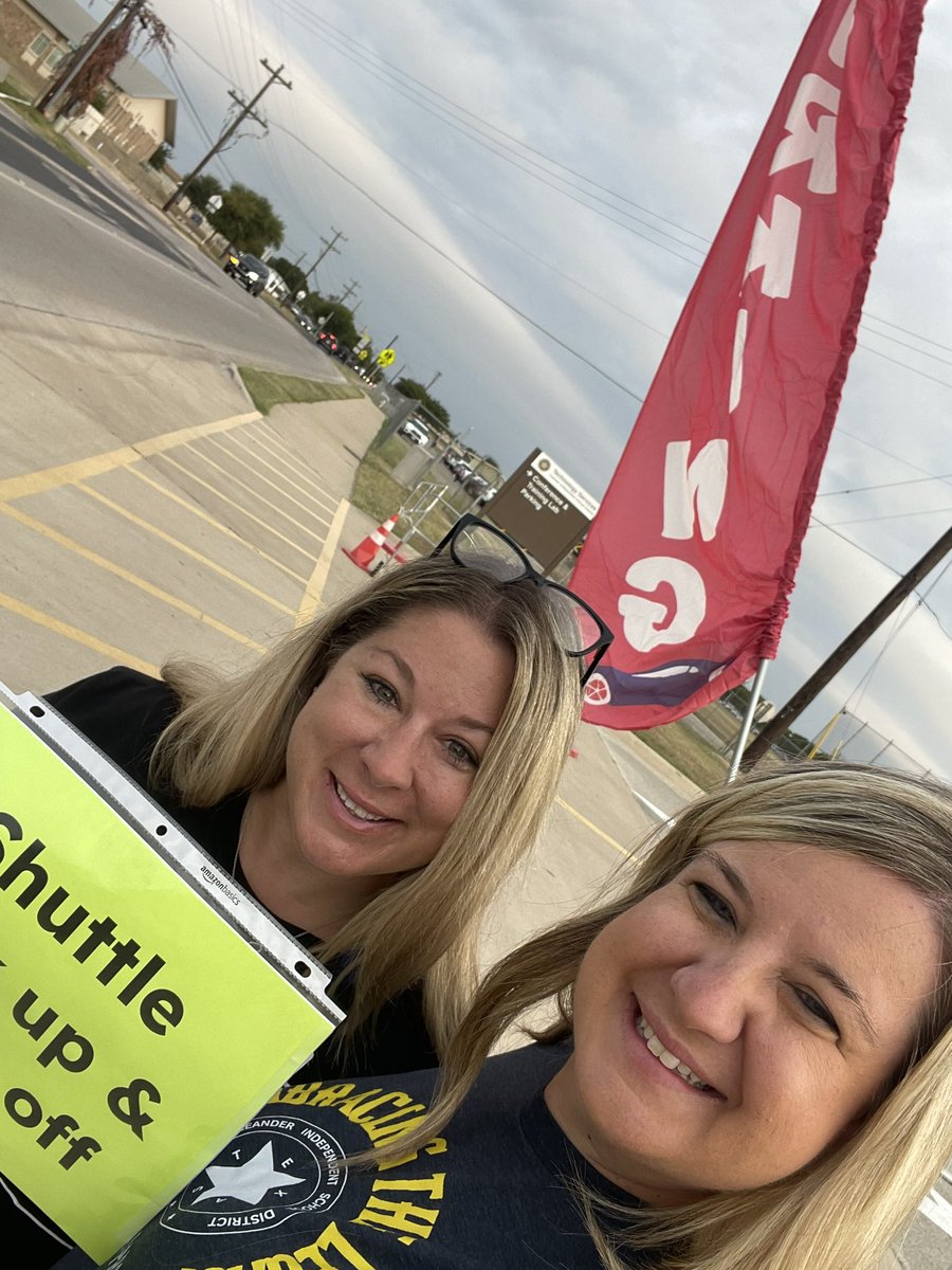 SheaDavis8's tweet photo. Great day of learning for our instructional assistants in LISD! The keynote speakers were 🙌🏻Proud Alumna 👩🎓 of A&M Commerce! Loved these universities being here today! #lisdteachwithme #NoplacelikeLISD #1LISD #sprog @carlieyeager1 https://t.co/7btTbDvL0o