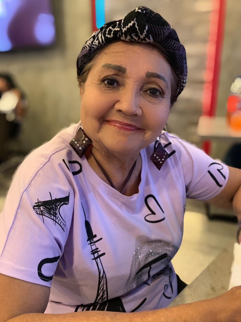 Partió al encuentro del señor la querida amiga Nidia Guanipa. Mujer noble, sensible, solidaria, generosa, ejemplar madre y hermana del siempre recordado Salvador “El Chivo Guanipa”.  Nuestro abrazo solidario para sus hijos Nadia y Edgar y demás familiares. Descansa en paz hermana