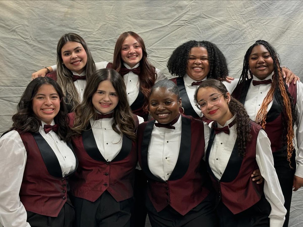 Had a blast with Forte photos today! And of course we couldn’t forget our Forte Senior photo! Looking forward to our Cabaret performance on Novemeber 2nd! @ahseaglesmedia @ams_tigerchoirs @tms_ctbc @wlmschoir #unitedwesing <a href="/HumbleISD_AHS/">The Atascocita HS</a> <a href="/HumbleISD_Arts/">Humble ISD Fine Arts</a> <a href="/AHSEaglesMedia/">AHS Eagles Media</a>