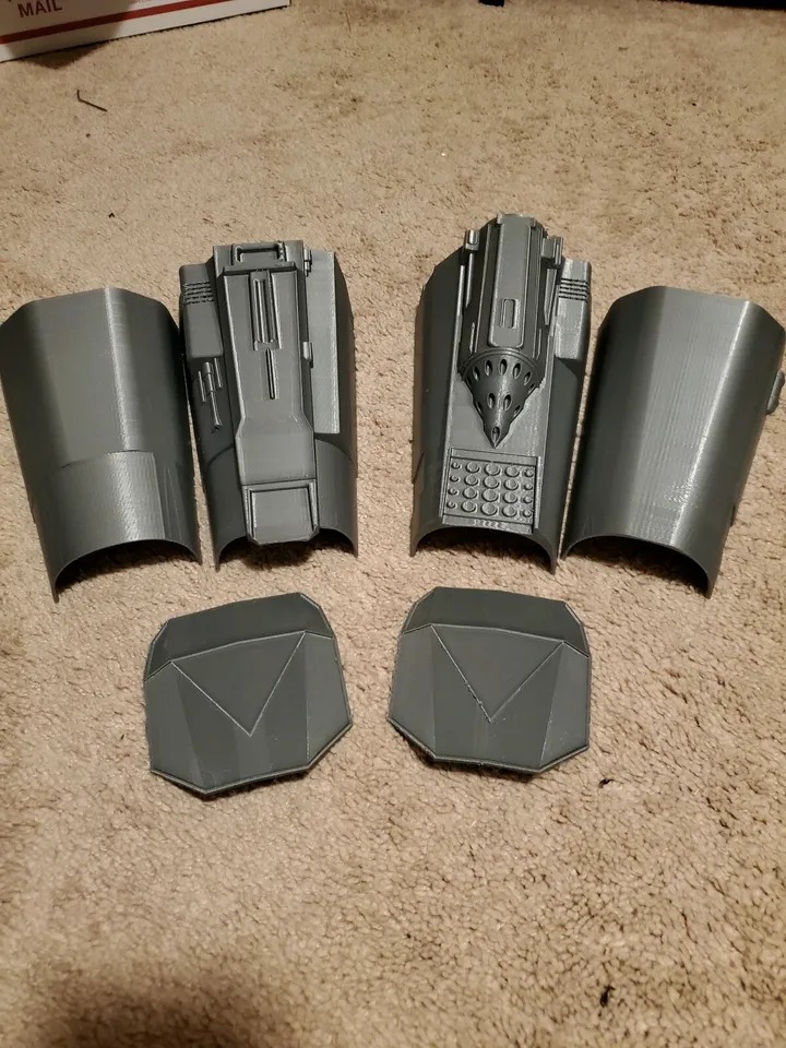 CometGalactic's tweet photo. 3D printed Mando gauntlets, then to the paint booth, started with a black primer &amp; added silver &amp; metallic accents, several layers of gloss clear coat, using elastic adhesive strips for hinges &amp; Neodymium Magnets to hold it closed, good so far, leftover Beskar for the Foundlings https://t.co/rClqMTR29v