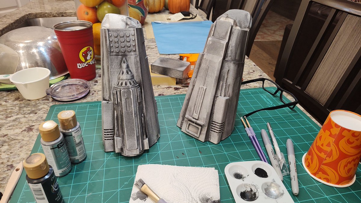 CometGalactic's tweet photo. 3D printed Mando gauntlets, then to the paint booth, started with a black primer &amp; added silver &amp; metallic accents, several layers of gloss clear coat, using elastic adhesive strips for hinges &amp; Neodymium Magnets to hold it closed, good so far, leftover Beskar for the Foundlings https://t.co/rClqMTR29v