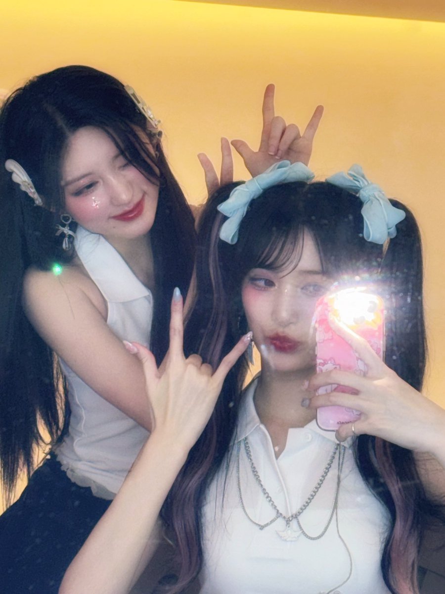 IVE_twt's tweet photo. 사랑하는 가을언니 생일축하해ㅐㅐ💝
우리 가을언니 생일이 오니까 날씨도 가을이 됐네요오🍁

#IVE #아이브 #LEESEO #이서
#HappyGAEULday
#DIVE가_기다린_폴링이의_생일 💐 https://t.co/1dsS8strKq