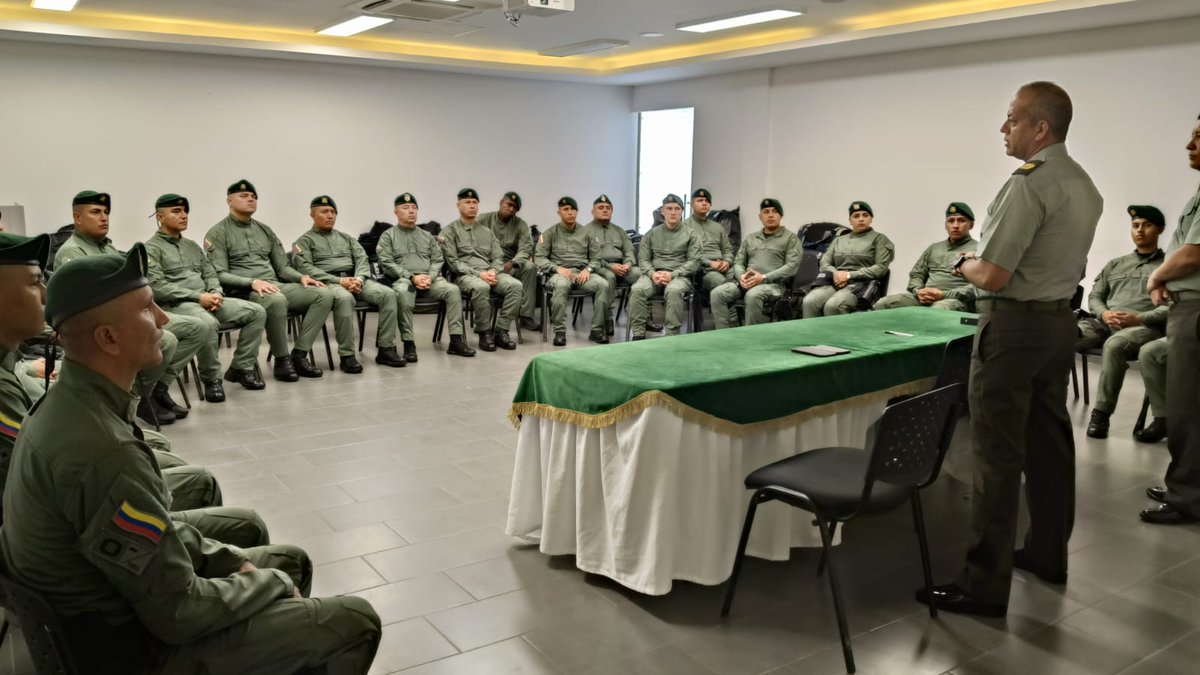 HuilaPolicia's tweet photo. El día de hoy, le dimos la bienvenida a  35 policías que terminaron el curso de operaciones especiales urbanas, quienes están proyectados para formar el grupos GOES de la Policía en el Huila. #PlanFortaleza https://t.co/3OX8IOXFb3