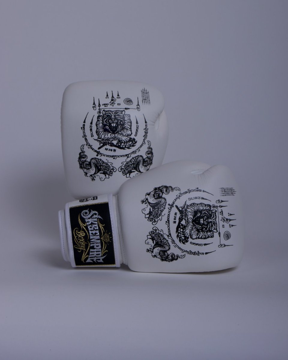 Classic_Fight's tweet photo. SKS VELCRO BOXING GLOVES - SPECIAL "SAKYANT" WHITE 🥊

WEIGHT:
16oz

You know the drill, available online + in store!

#rival #boxinggloves #classicfightshop #yyc #yycboxing #boxingtraining https://t.co/mePtgX1qyQ