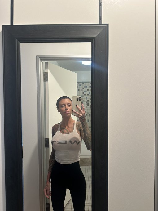 I know why I was born. Not for porn. I was born to be a revolutionary. Someone who can possibly change<a href="/tag/sashabeart"class="tags"><span>#sashabeart</span></a><a href="/tag/sillysalmon"class="tags"><span>#sillysalmon</span></a>