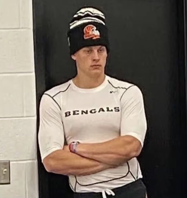 Maraaaaaaaa28's tweet photo. Being a Bengals fan is voluntarily choosing depression week after week https://t.co/xwDR5Dyyoh