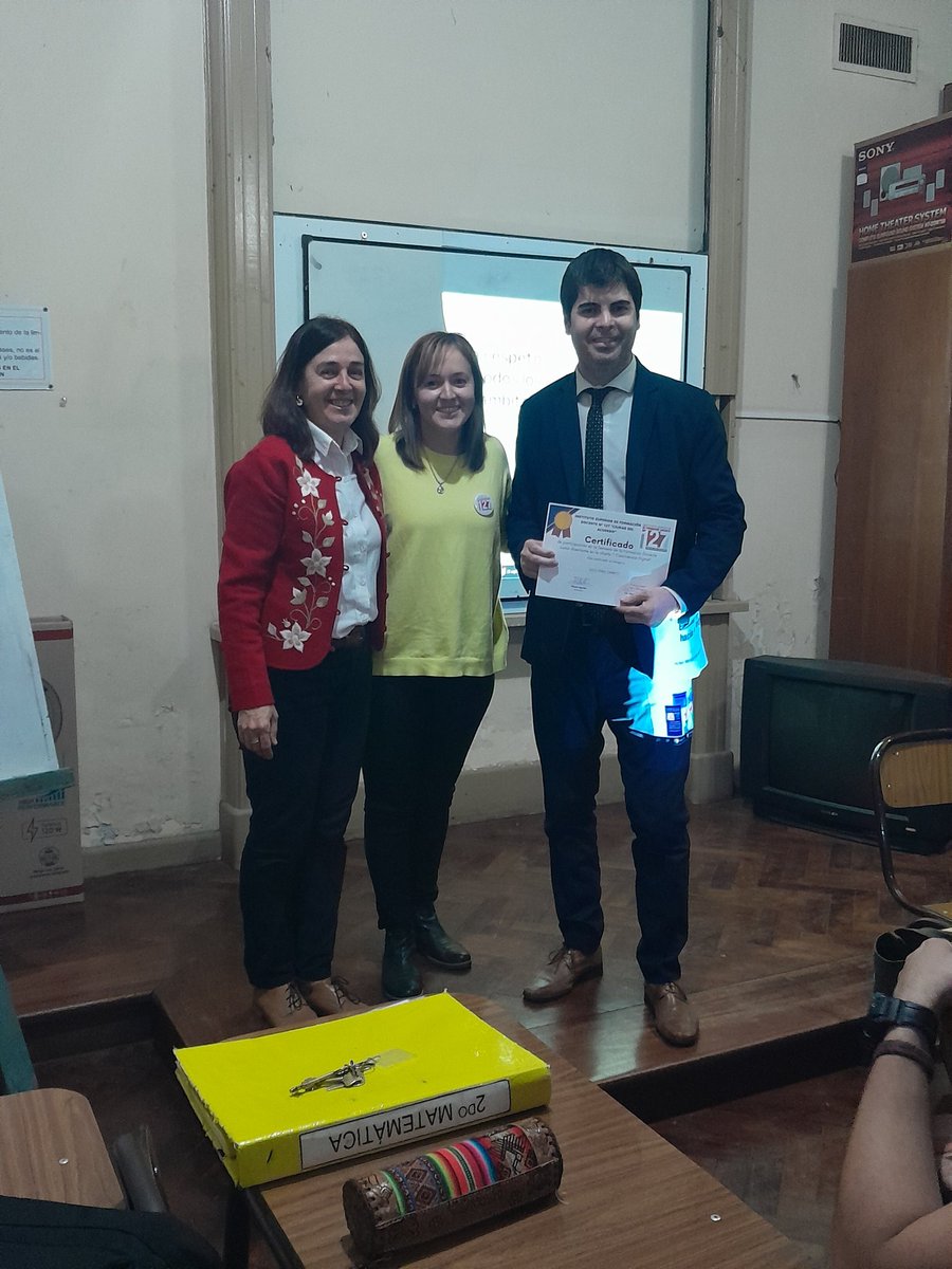 Ingles127's tweet photo. Charla sobre convivencia digital. https://t.co/16SpHh5H83