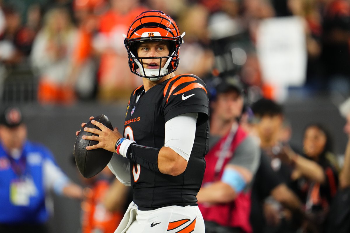 BleacherReport's tweet image. Tonight&apos;s Commanders-Bengals was the first NFL game since 1940 with NO TURNOVERS OR PUNTS 🤯

UNREAL.