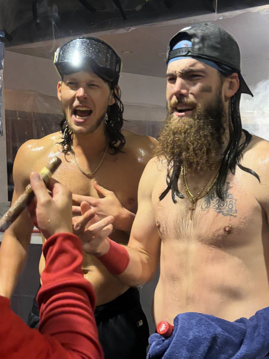 its always 2 dumb bitches telling eachother "exactlyyyy"