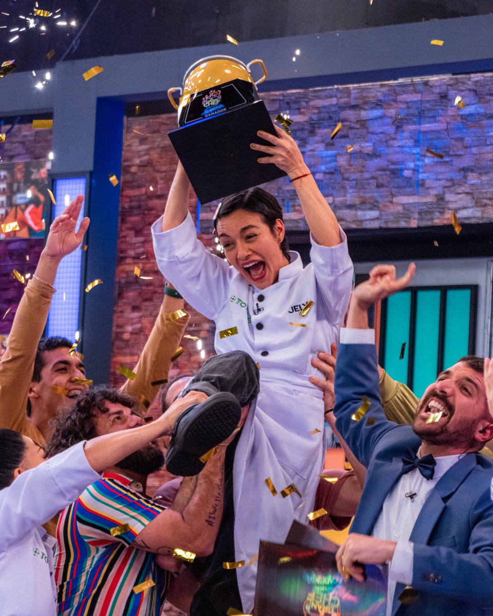 bucklangdon's tweet photo. Jely debe ser una de las participantes que no ha recibido hate (según yo) en esta temporada, porque siempre fue ella misma de principio a fin y en vez de llorar de frustración dio su mejor cara y usó su mejor herramienta: el humor. Felicidades reina del crocor #ElGranChefFamosos https://t.co/fll5rhIDKU