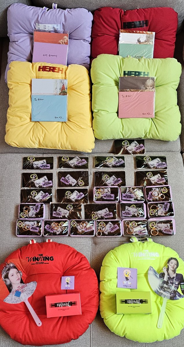 이 계절에 사랑한 건  얼룩을 남기니까 
오래도록 
Our Summer 그리울 거야 
Bye Summer 🥲
#아이유 #IU
#IU_WORLD_TOUR #HEREH_WORLD_TOUR
#THE_WINNING #HEREH_ENCORE