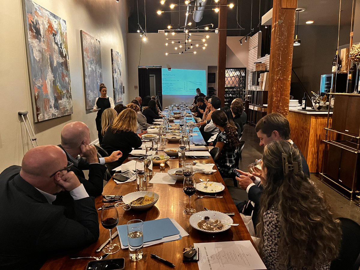 jigdeneve's tweet photo. Outstanding UNC-Duke Surg Onc journal club pro/con debate on BCT vs Mastectomy for Breast CA.  1st yr @UNCSurgery and @DukeSurgOnc CGSO fellows showed up and showed out! Appreciate the #Ethicon industry support. @SocSurgOnc #CGSO https://t.co/ktGtJfZvzn