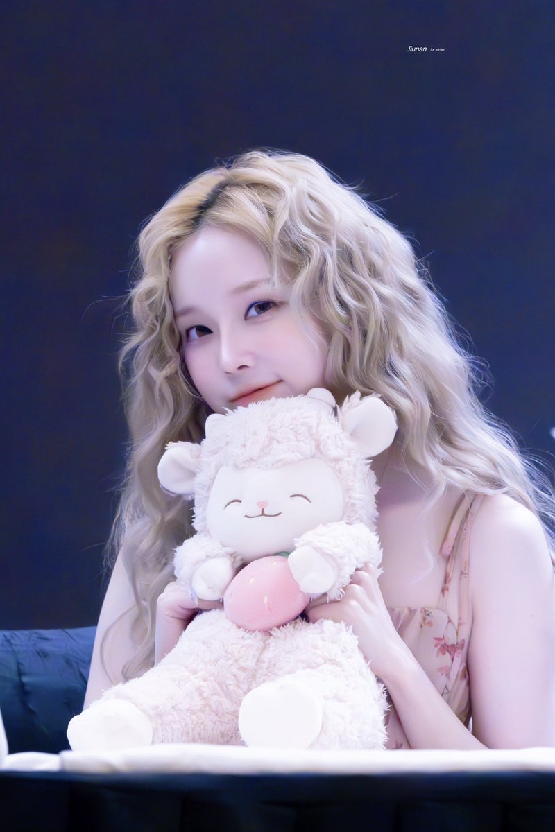 jiunan01winter's tweet image. 240923 팬싸 

#aespa #에스파 #WINTER #윈터