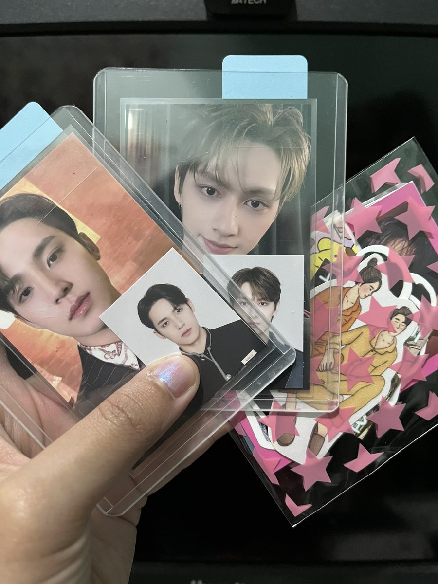 applepieaday's tweet photo. thank you so much, @jjongjjongirl !! arrived safely sila. dami freebies. so happy sa fast and smooth transaction na ito.
kahapon pa sila dumating. i had to do something lang kaya di ko naipost agad. anw hope youre feeling better now~
#arigathanKAIs https://t.co/T6e0k4qnnG