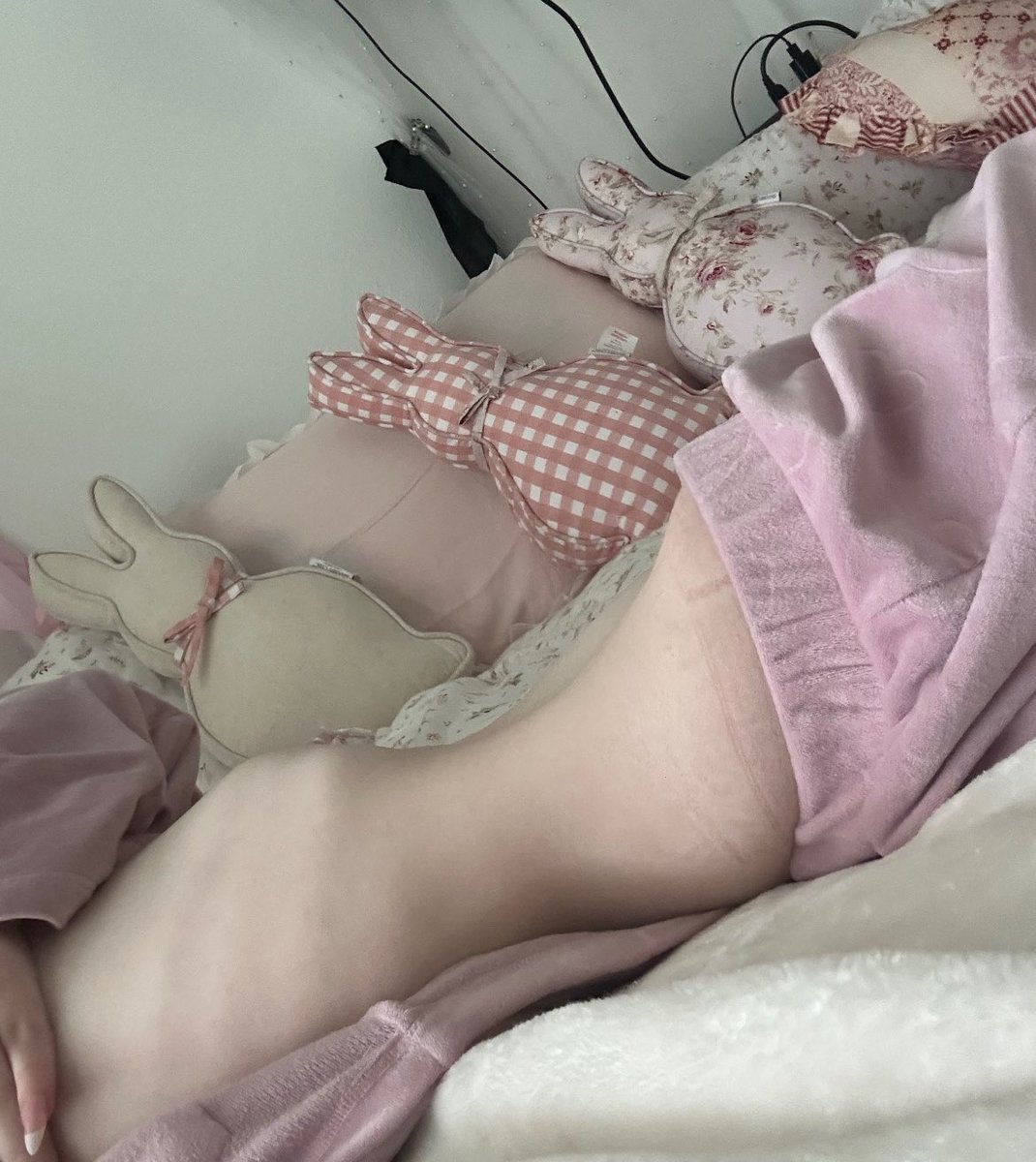 clingiesf's tweet photo. bmi guess? https://t.co/kWWxbp4DSa
