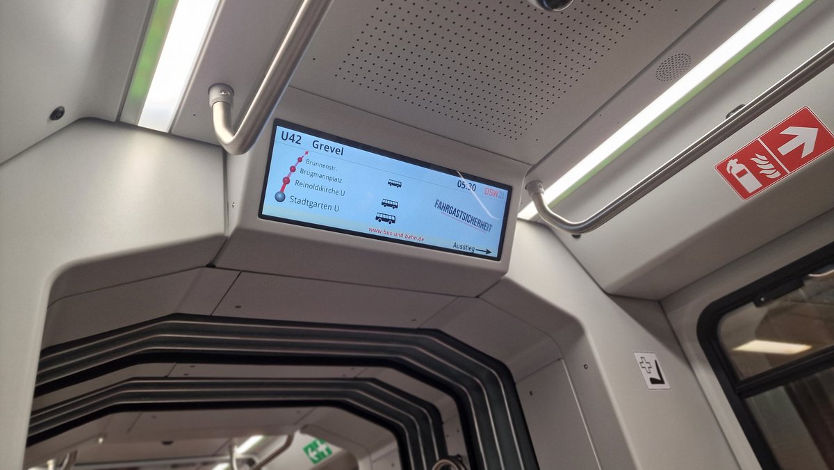 MateriaMan's tweet photo. Auf dem Weg zum Dienstbeginn 🚇
#RE4
#NX
#U42
#EDEV
#EDO https://t.co/eyK8KXDIkj